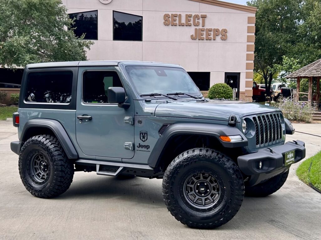 Difference Between Jeep Wrangler Unlimited Sport and Sahara